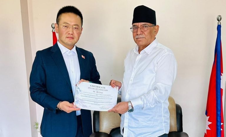 Former PM Prachanda Honours Chinese Climber for Historic Everest-Lhotse Double Summit