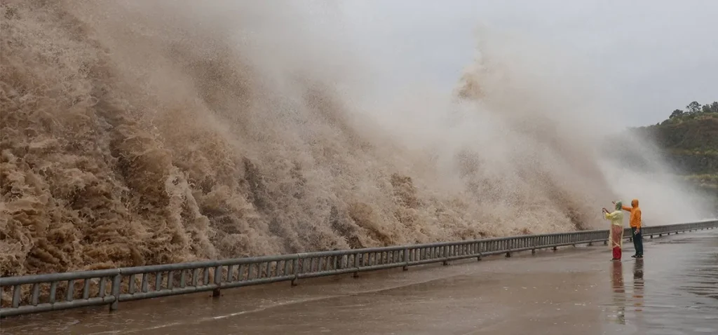 Typhoon Dolphin Fades, but Heavy Rain Disrupts China’s Travel Network