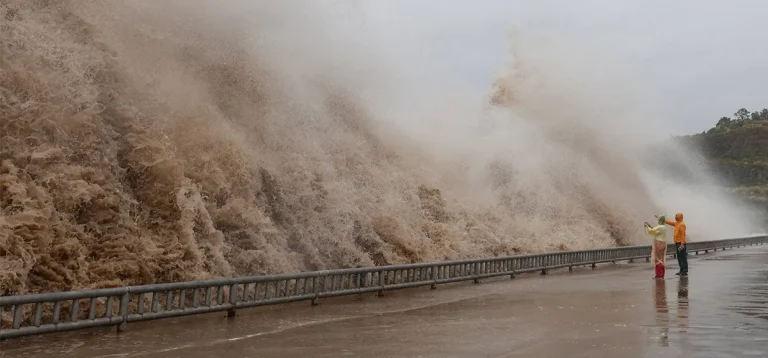 Typhoon Dolphin Fades, but Heavy Rain Disrupts China’s Travel Network