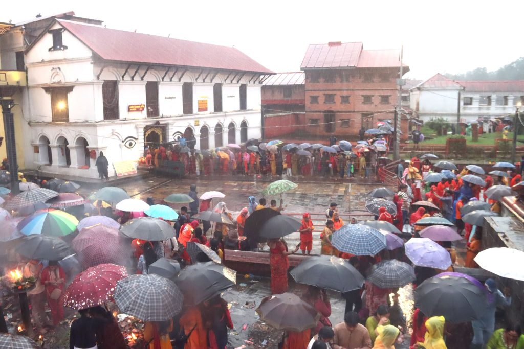 Thousands Flocked to Pashupatinath as Final Monday of Shrawan Drew Devotees