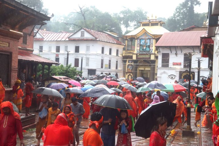 Thousands Flocked to Pashupatinath as Final Monday of Shrawan Drew Devotees