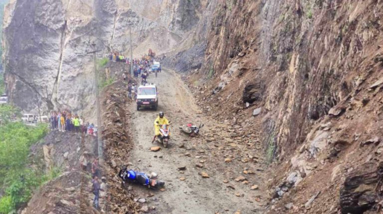 Be aware: Landslide Disrupts Traffic on Narayanghat–Muglin Highway, One-Way Movement Enforced
