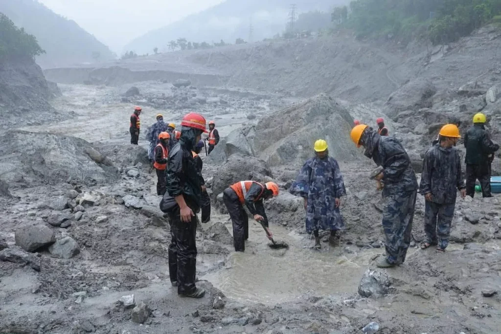 261 Tourists Rescued from Bhotekoshi Flood in Rasuwa, 320 Still Uncontacted
