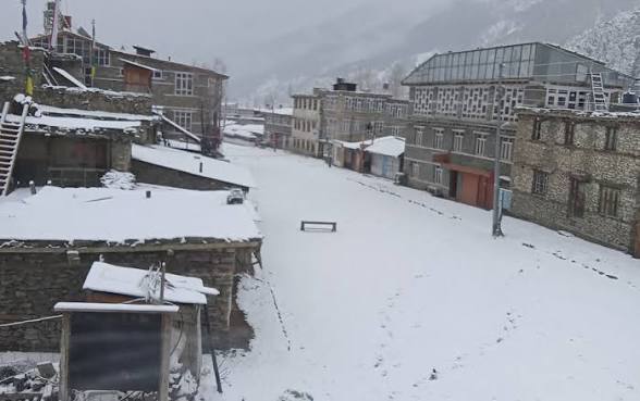Heavy Rain and Snowfall Leave Tourists Stranded Along Annapurna Circuit