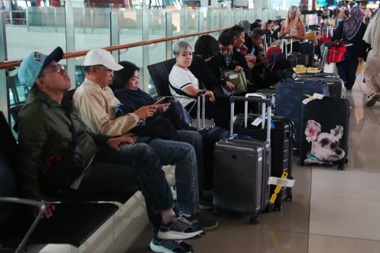Indonesia’s Anak Krakatau Volcano Eruption Disrupts Jakarta Flights
