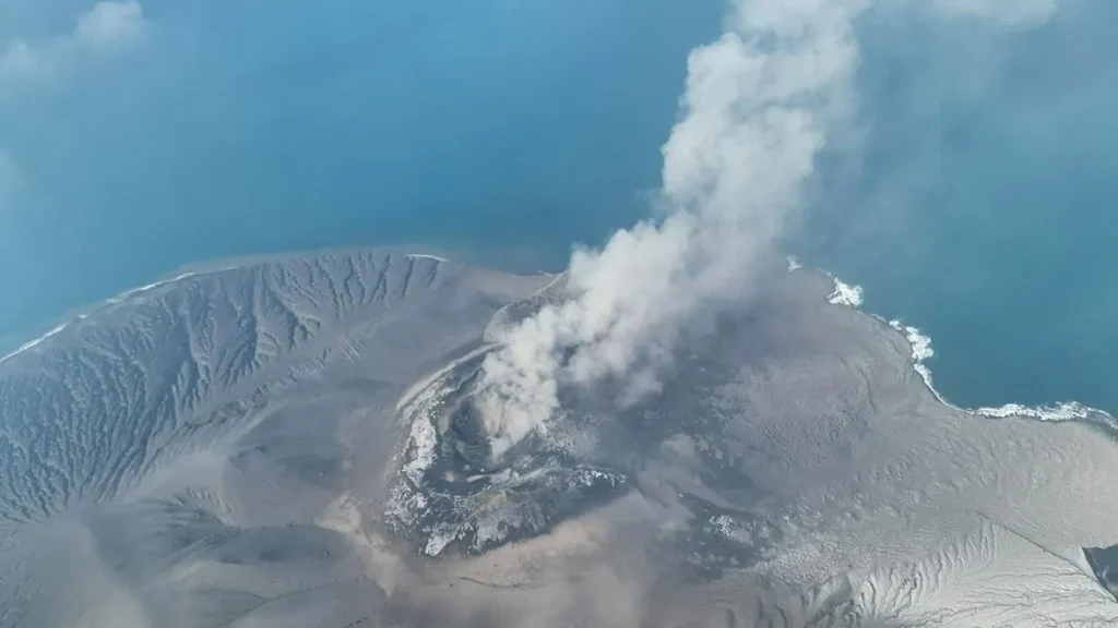 Indonesia Volcanic Eruption Disrupts Nearly 3,000 Flights, Affects 341,000 Travelers