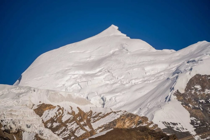 Two Mountain Guides Found Dead as 14 Kitchen Staff Remain Missing on Himlung Himal