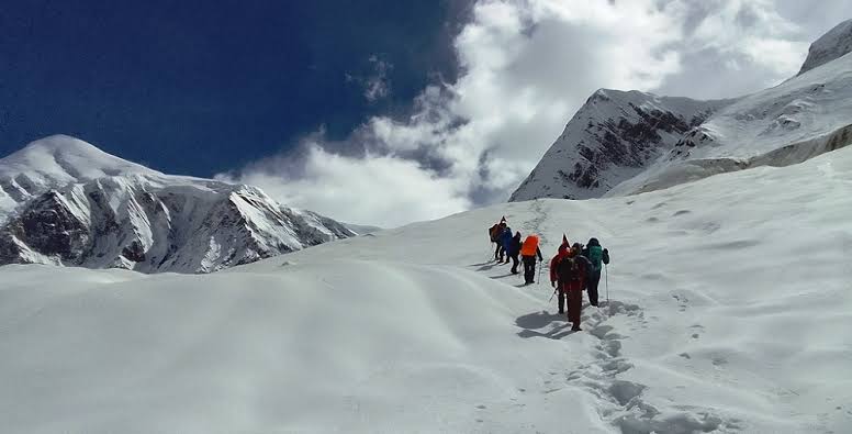 Heavy Snow Forces Dhaulagiri Climbers to Retreat
