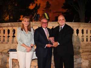 WTTC Honours Frank Rainieri with Tourism Icon Award