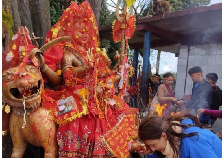 Hetauda’s Pathibhara Temple Attracts Devotees for Dashain Rituals